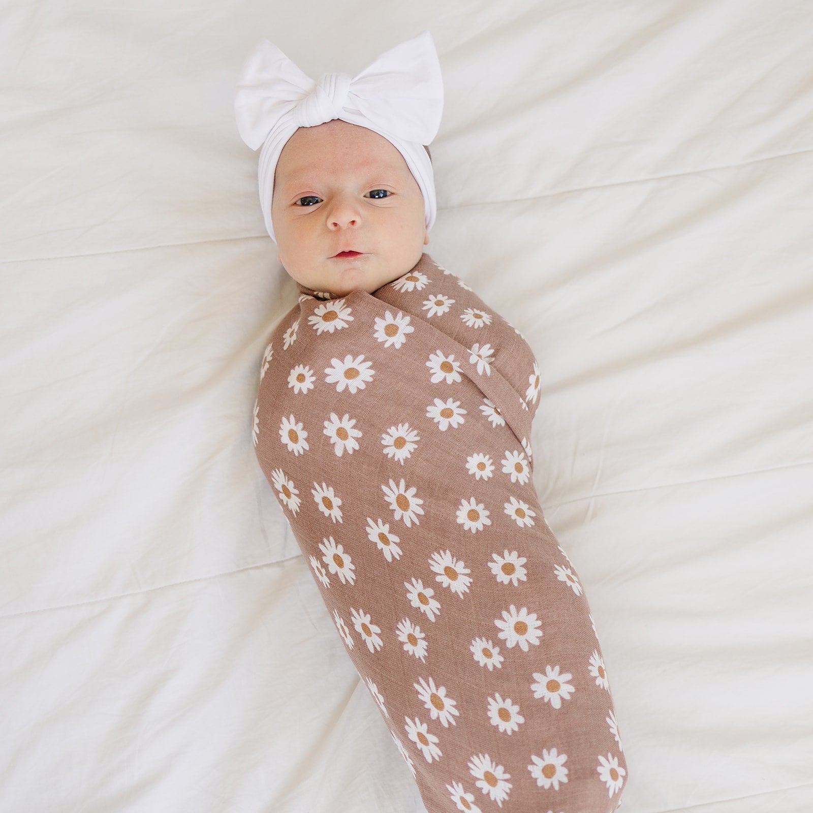 daisy muslin swaddle, bamboo muslin blanket, mebie baby daisy swaddle, mebie blankets, swaddling wrap